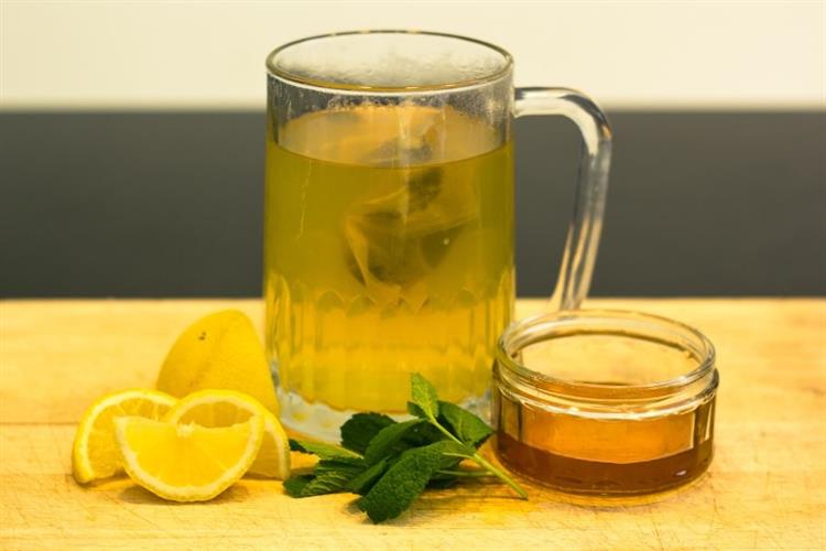نوشیدنی های طبیعی با عسل در فصل گرما